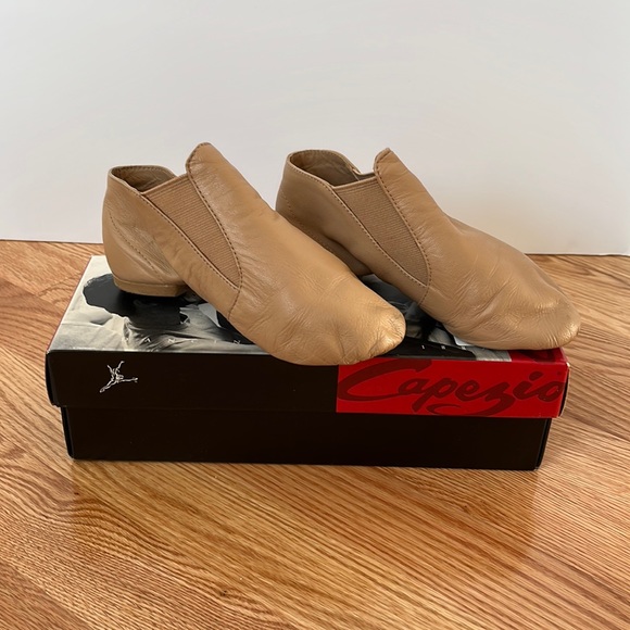 CAPEZIO Caramel Split Sole Gore Boot - Picture 1 of 11